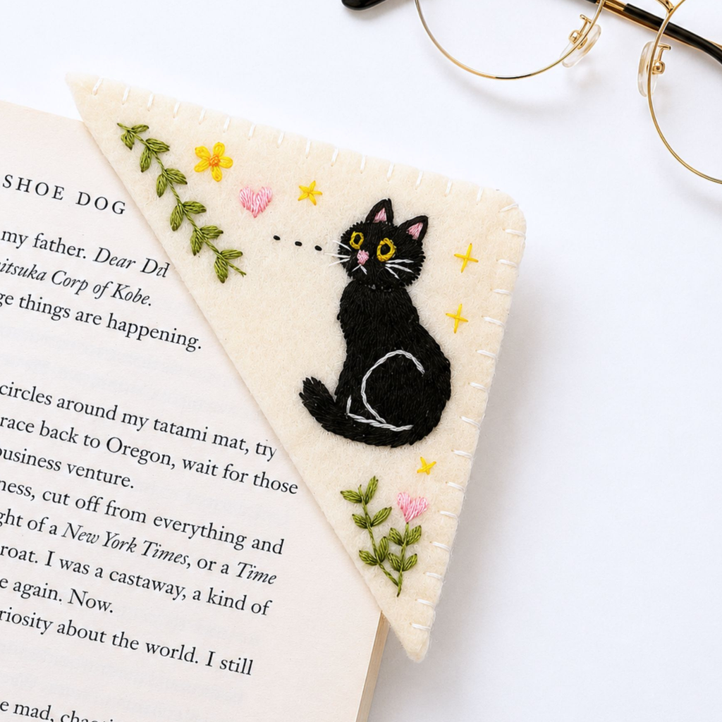 Le Petit Camion Handmade Embroidered Felt Corner Bookmark - Curious Black Cat