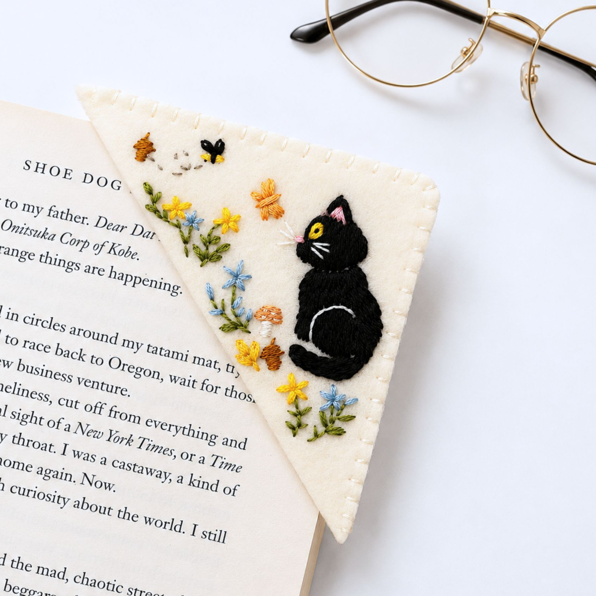 Le Petit Camion Handmade Embroidered Felt Corner Bookmark - Butterfly Black Cat