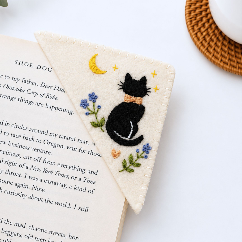 Le Petit Camion Handmade Embroidered Felt Corner Bookmark - Moonlight Black Cat